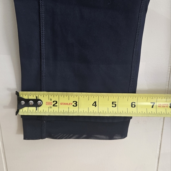 Lululemon Leggies Quarter Leg -Size 6 - Picture 6 of 8